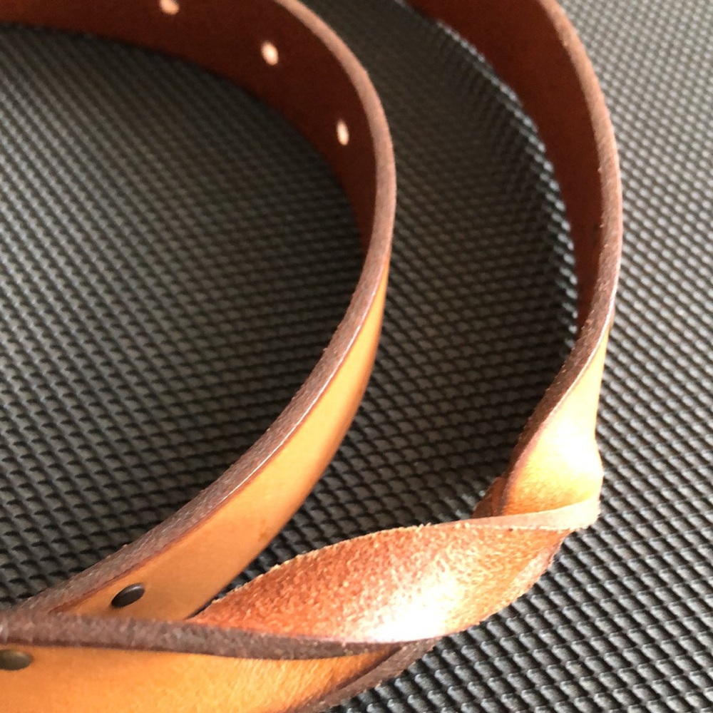 FRYE (XL) leather belt studded